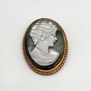 Vintage Black and White Gold Tone Cameo Pendant for Necklace